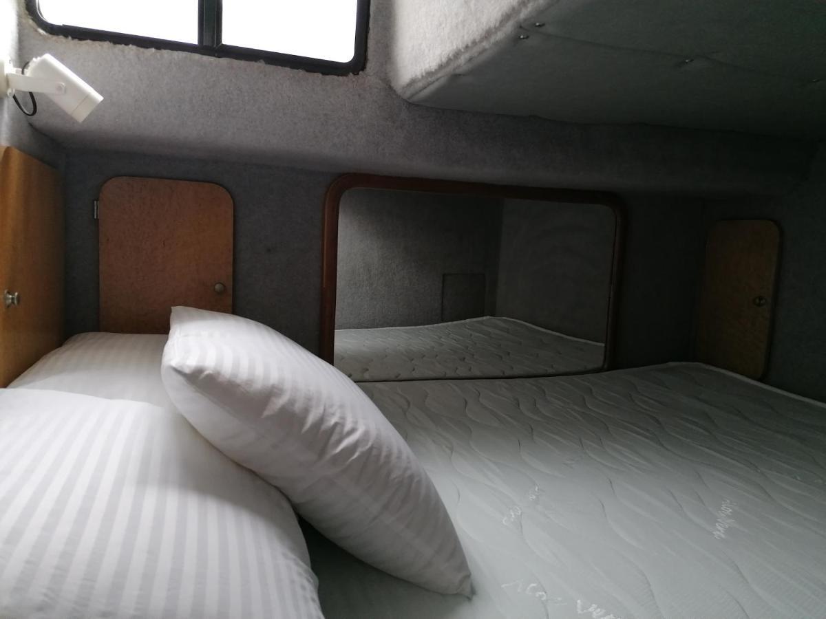 Sejour Insolite Sur Un Yacht. Bateau Hotel A Quai. La Rochelle  Eksteriør billede
